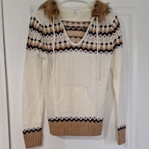 Roommates Cream and Brown V-Neck Sweater with Faux Fur.